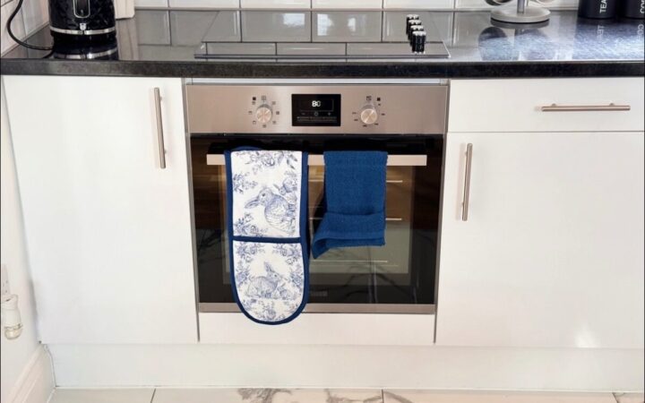 o_1j7julaiv1v01bve13cph3r190m1